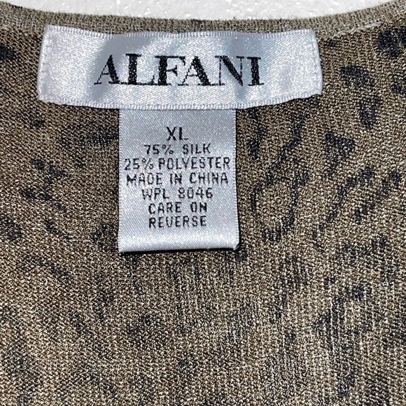 NWOT- Alfani Sleeveless silk blend animal print top. Size XL - Picture 2 of 4